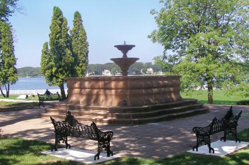 Kollen Park Fountain and Benches
